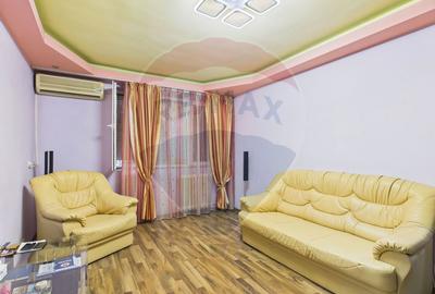 Apartament cu 3 camere de vânzare în zona 1 Decembrie 1918 - 1