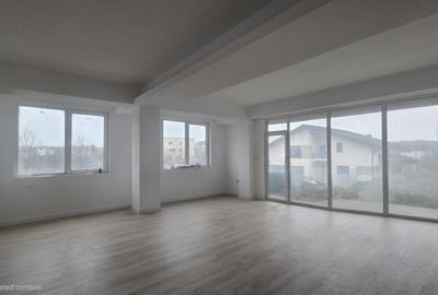 Apartament cu 3 camere semidecomandat în Băneasa
