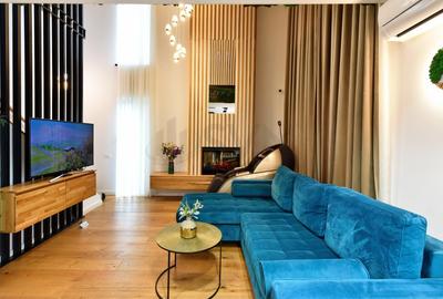 Apartament cu 6 camere decomandat, mobilat în Pipera