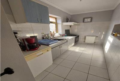 CASA DE FAMILIE in zona rezidentiala ultracentrala Onesti DE VANZARE - 12