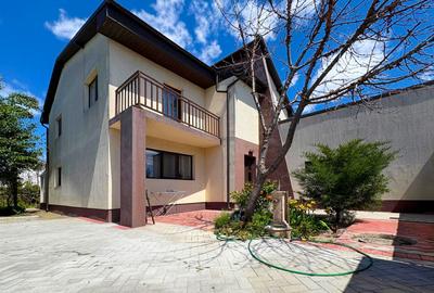 Vila P+1 in Valu lui Traian, pe partea dreapta a localitatii - 1