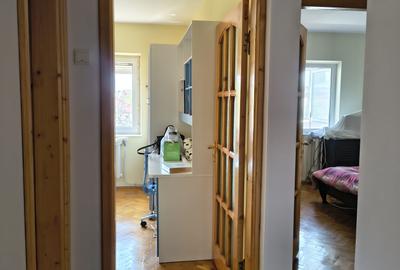 Apartament cu 3 camere Zona centrala Str. Bucegi Liceul de Arte etaj 3 , 2 balc - 3