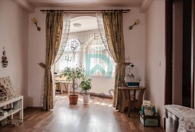 Casă individuală cu 11 camere în Noua