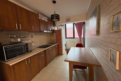 Apartament cu 2 camere semidecomandat, mobilat în Central