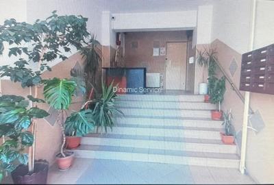 DRISTOR-METROU, 4 camere, stradal,  bloc 1987, etajul 4/10 - 2