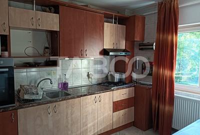 Apartament 2 camere etaj intermediar cu loc de parcare si boxa