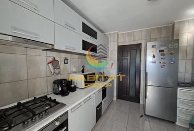 Apartament cu 3 camere semidecomandat, mobilat în Rahova