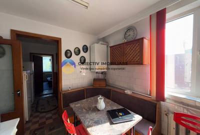 Apartament 4 camere/ 2 bai /boxa cadastrata  - B-dul Traian 82 mp - 10