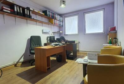 Spatiu comercial pe 2 nivele,spatii depozitare + parcari, in zona foarte buna! - 12
