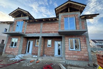 Duplex cu 4 camere în Moșnița Nouă