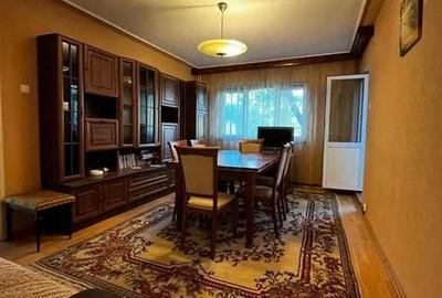 Apartament cu 4 camere semidecomandat în Podu Roș