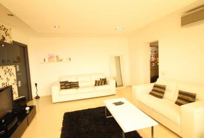 Apartament cu 3 camere semidecomandat, mobilat în Alexandru Obregia