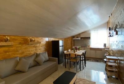 Apartament cu 4 camere decomandat, mobilat în Cornitoiu