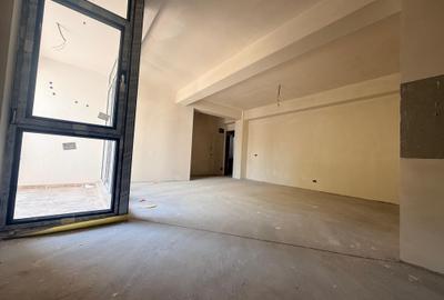Apartament cu 3 camere semidecomandat în Obor