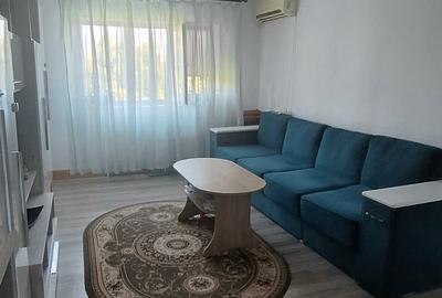 Apartament cu 3 camere semidecomandat în Podu Roș