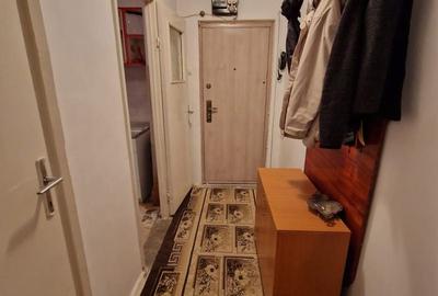 Apartament cu 3 camere decomandat, mobilat în Girocului