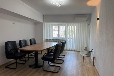 Apartament cu 3 camere decomandat, mobilat în Decebal