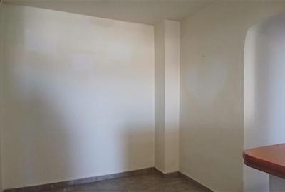 Apartament cu 3 camere decomandat în Micro 6