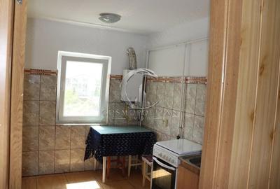 Apartament cu 3 camere semidecomandat în Dorobanți 1