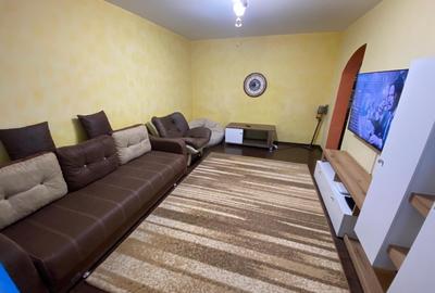 Apartament cu 3 camere decomandat, mobilat în Milcov