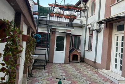 Apartament cu 3 camere decomandat, mobilat în Ultracentral