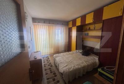 Apartament cu 4 camere decomandat, mobilat în Micro 12