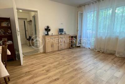 Apartament cu 3 camere în Podu Roș