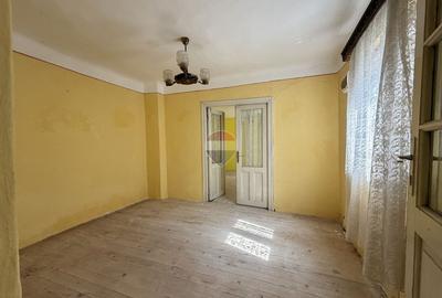 Casă cu teren 251 mp – zona Andronache, Strada Mențiunii - 12