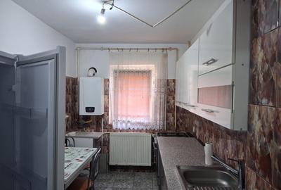 Vand apartament cu 3 camere la parter inalt zona Lipovei - 1
