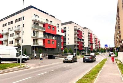 Apartament cu 3 camere decomandat, mobilat în Tractorul