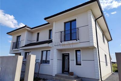Duplex cu 5 camere în Moșnița Nouă