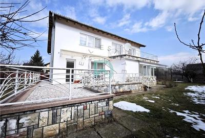 Casă individuală cu 6 camere în Tractorul