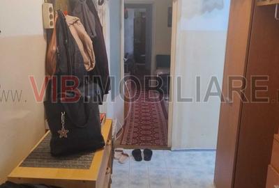 Apartament cu 4 camere semidecomandat în Dacia