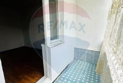 Apartament cu 3 camere de vânzare în zona 1 Mai - 8