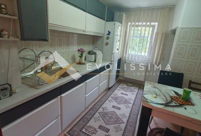 Apartament cu 3 camere decomandat, mobilat în Tractorul