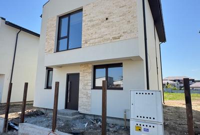 Casa Vila P+1+M - 2