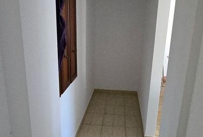 Vanzare Apartament 3 camere , etaj 1, Micro 8, Târgoviște - 12