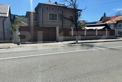Casă individuală cu 12 camere în Exterior Vest