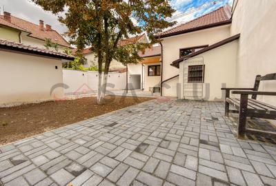 Casă individuală cu 5 camere în Central