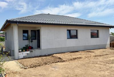Casă individuală cu 3 camere în Bâcu