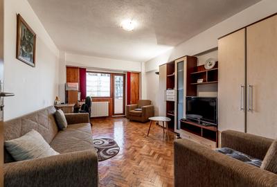 Apartament cu 3 camere decomandat, mobilat în Podgoria
