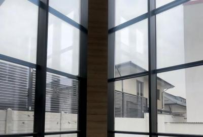 Vilă cu Design Distinct și Locație Excelentă - 29