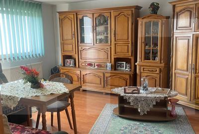 Apartament cu 3 camere decomandat, mobilat în Dorohoi