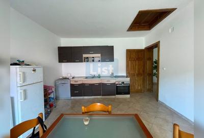 Casa intr-o zona linistita, Bucosnita - 5