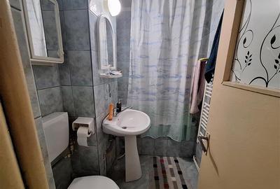 Apartament  2 camere semidecomandat , zona Milcov - 9