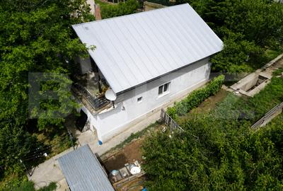 Casă individuală cu 8 camere în Miroslava
