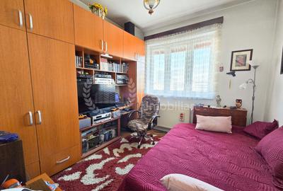 Apartament cu 3 camere semidecomandat, mobilat în Semicentral