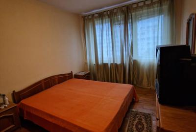 Piata Ramnicu Sarat - 3 camere decomandatE, 64 mp, balcon, etaj 5/10, metrou - 3