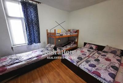 Apartament 4 camere, curte comuna, cu garaj, in zona semicentrala