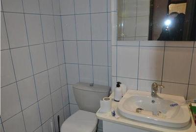 Apartament 3 camere decomandat intrare Răcădău, Str. Carpați - 13
